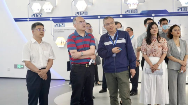 国家发展改革委外资司司长郑持平一行莅临金宝慱亚洲体育钦州产业基地调研