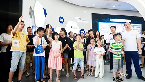 新能源探索之旅 | 金宝慱亚洲体育铜仁（上市主体）产业基地科技馆迎来100余名中小学生参观